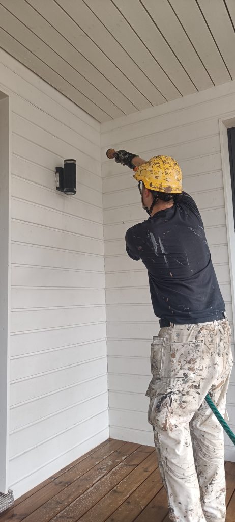 Pöly ja lika huuhdellaan vedellä